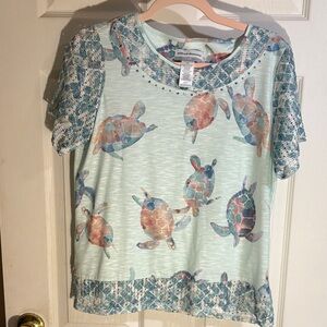 Alfred Dunner Mint Top with Multicolor Sea Turtle Print Petite Small pre-owned